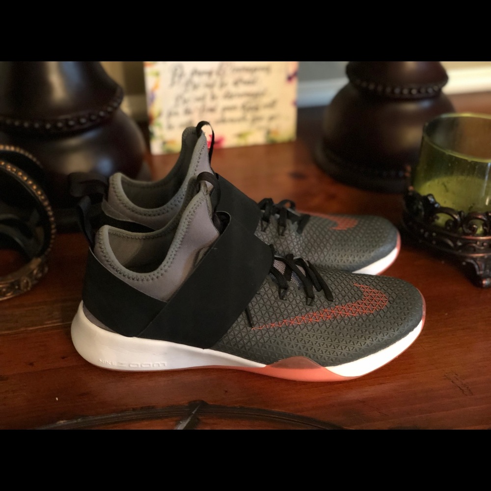 NIKE ZOOM women’s sneakers